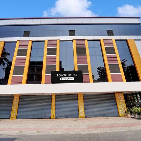 Super Townhouse Ernakulam North Hotel Kochi Bagian luar foto