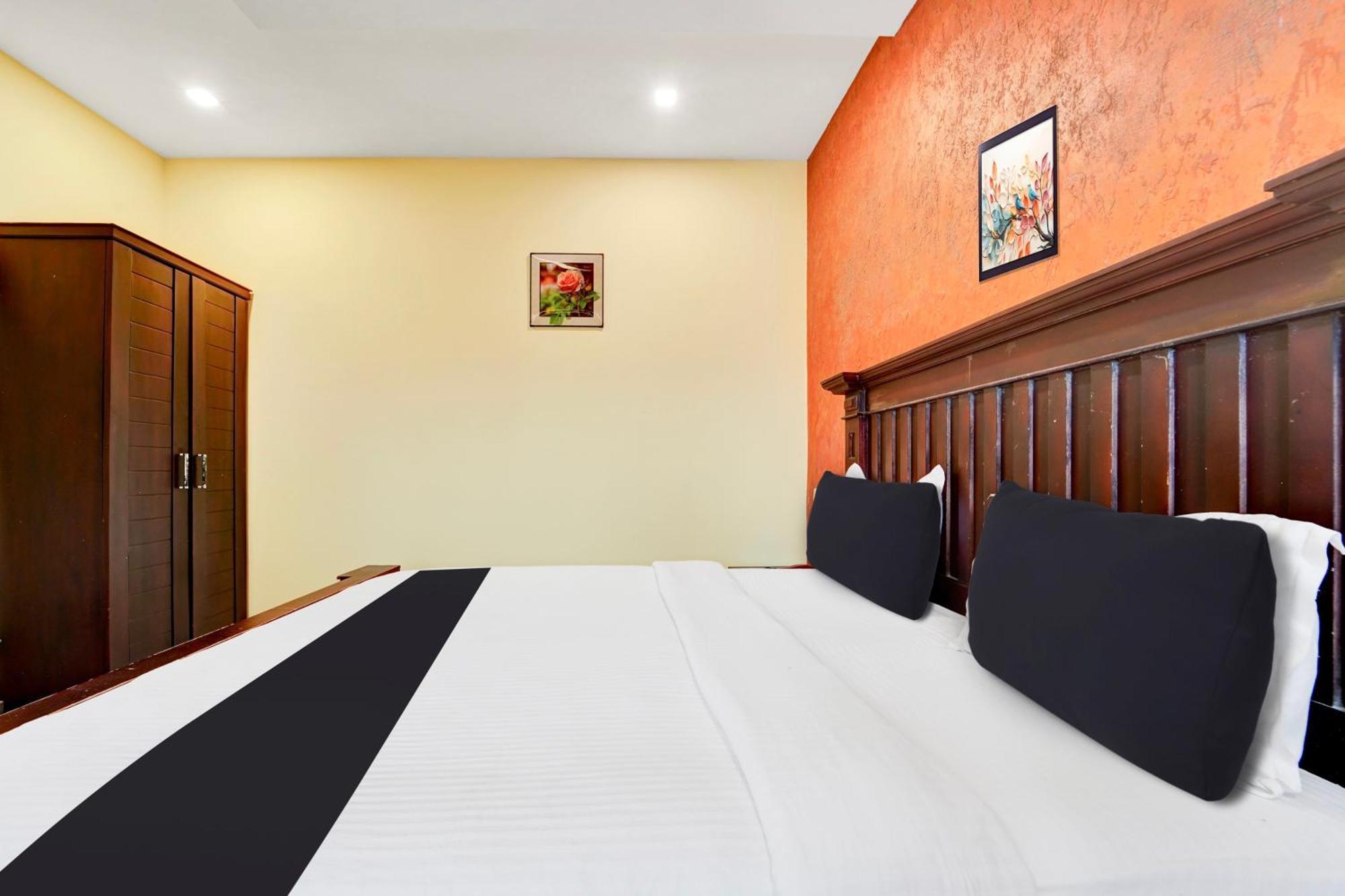 Super Townhouse Ernakulam North Hotel Kochi Bagian luar foto