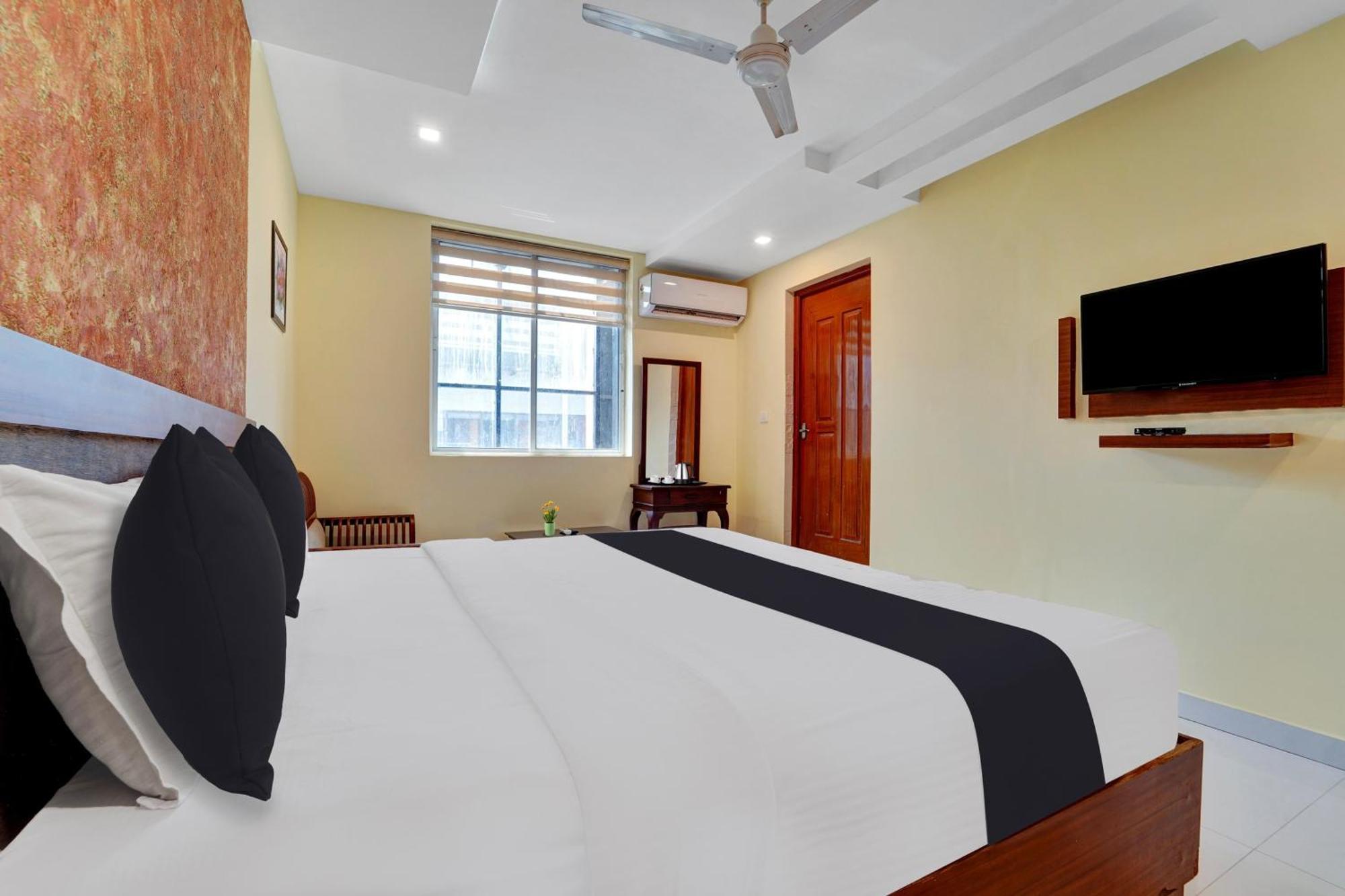 Super Townhouse Ernakulam North Hotel Kochi Bagian luar foto