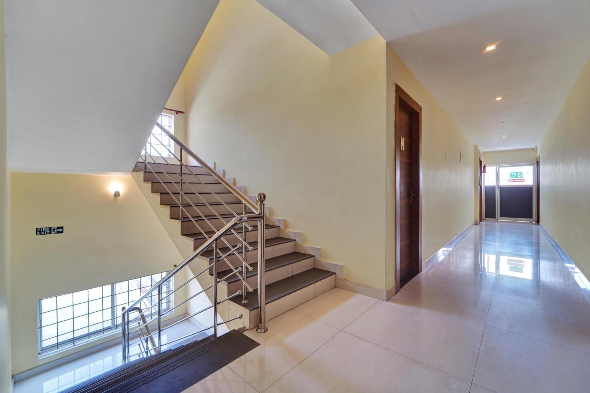 Super Townhouse Ernakulam North Hotel Kochi Bagian luar foto