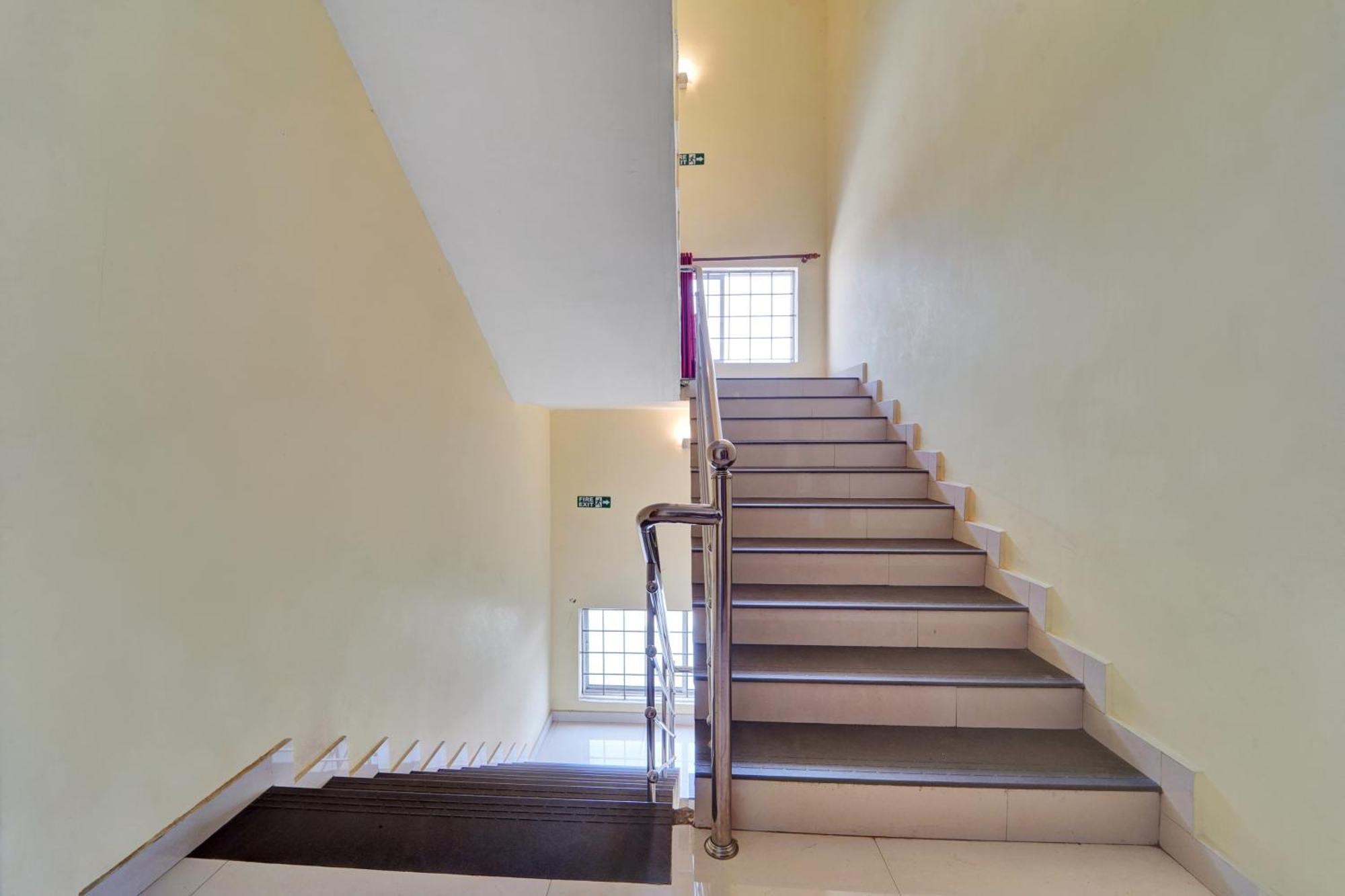 Super Townhouse Ernakulam North Hotel Kochi Bagian luar foto
