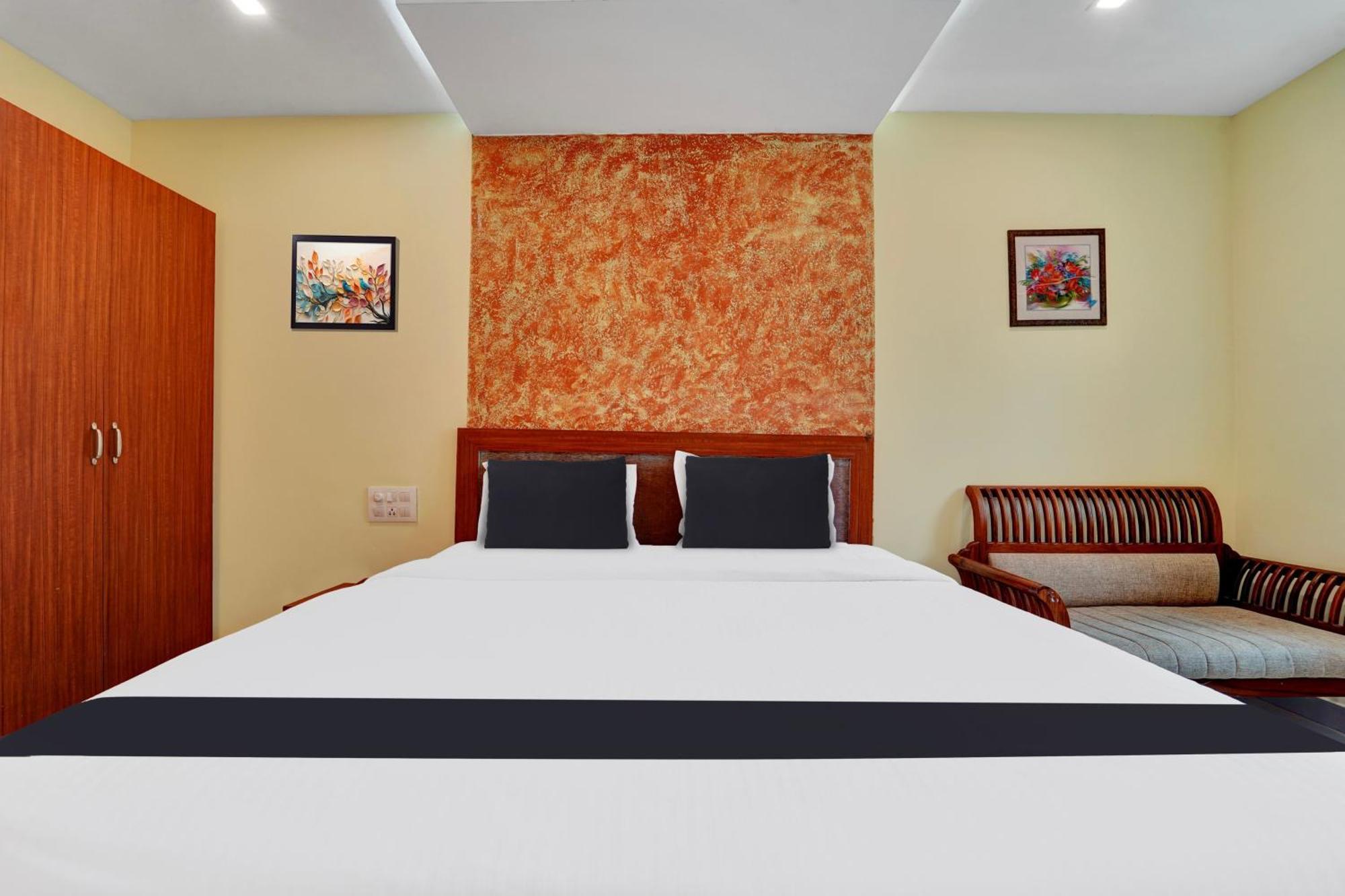 Super Townhouse Ernakulam North Hotel Kochi Bagian luar foto