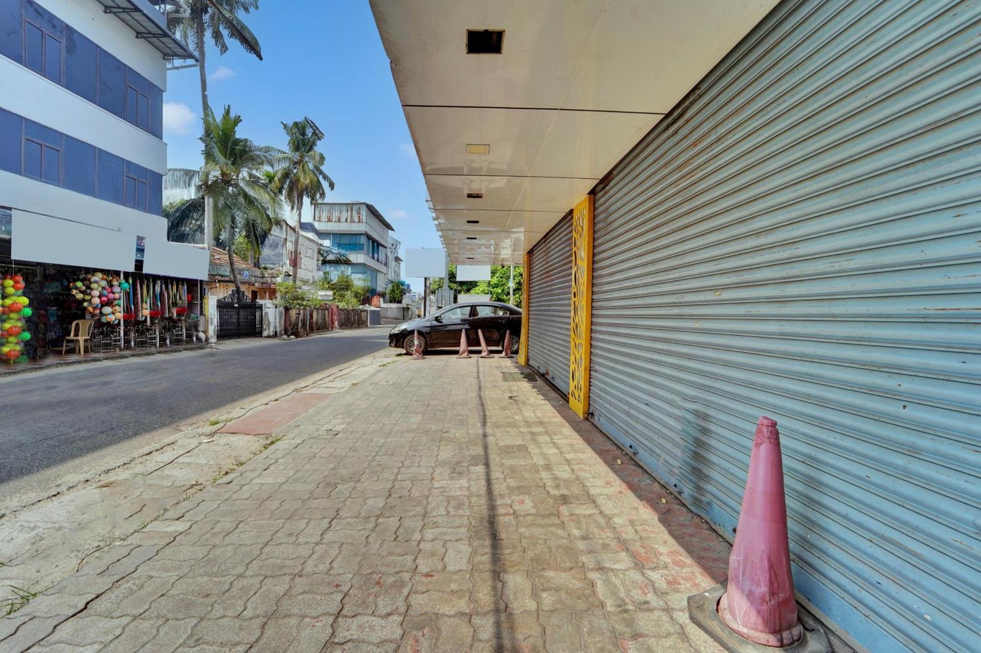 Super Townhouse Ernakulam North Hotel Kochi Bagian luar foto