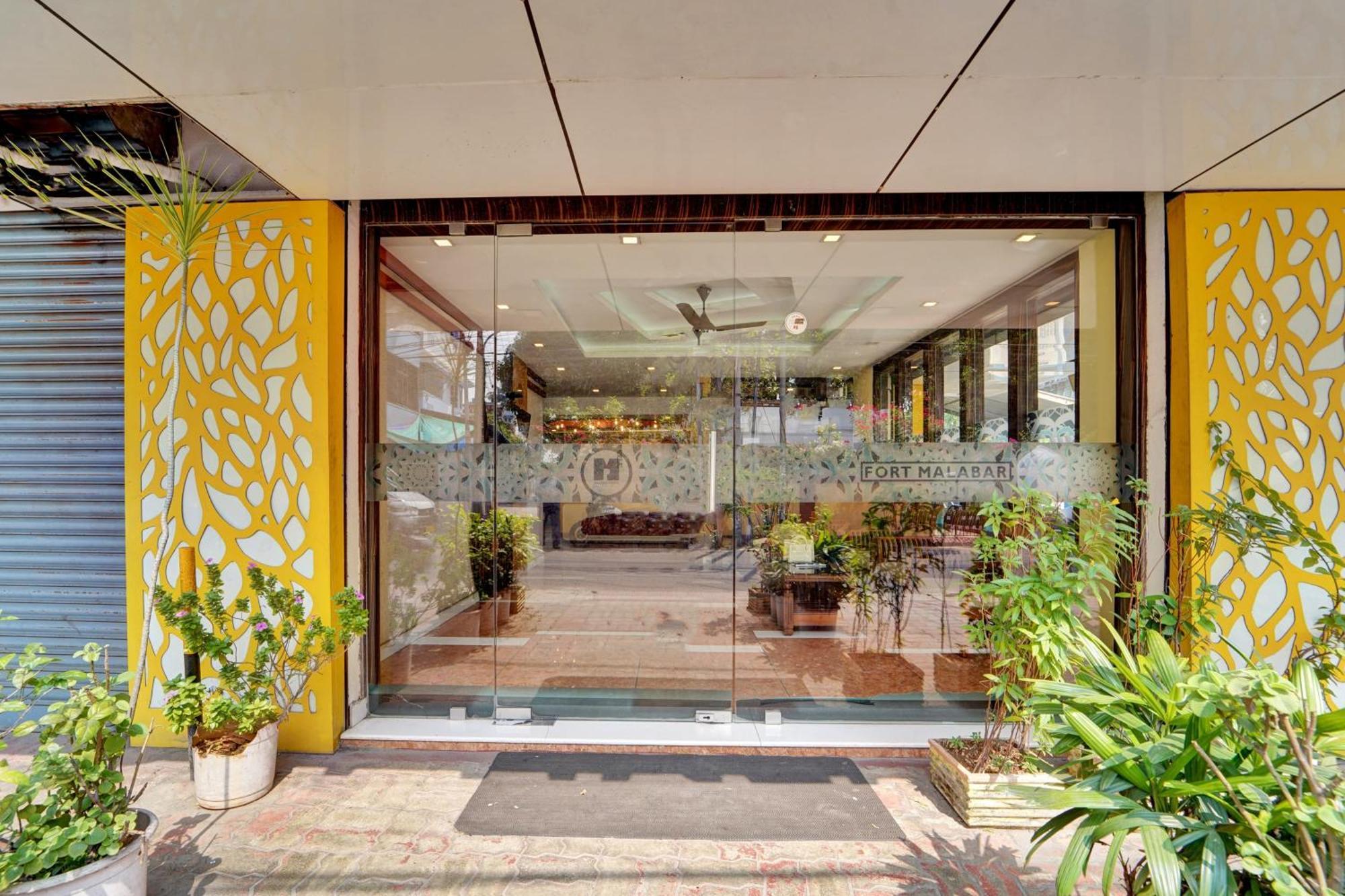 Super Townhouse Ernakulam North Hotel Kochi Bagian luar foto