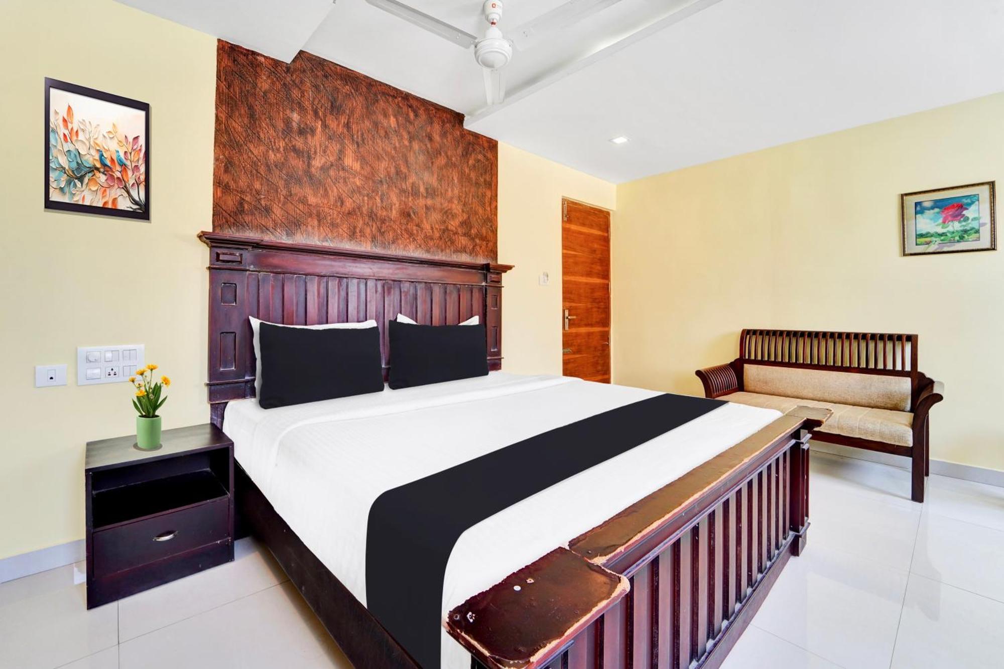 Super Townhouse Ernakulam North Hotel Kochi Bagian luar foto