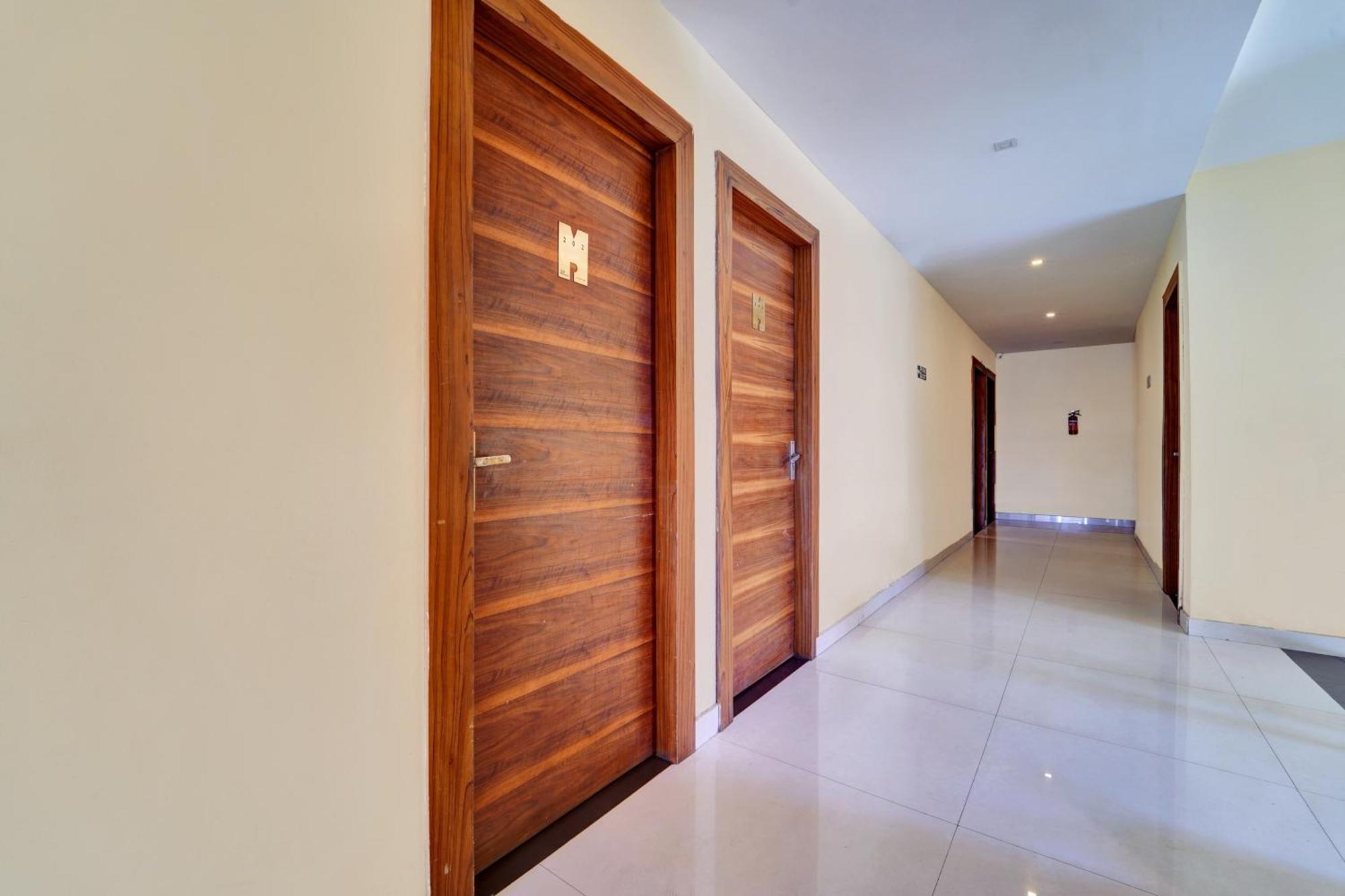 Super Townhouse Ernakulam North Hotel Kochi Bagian luar foto