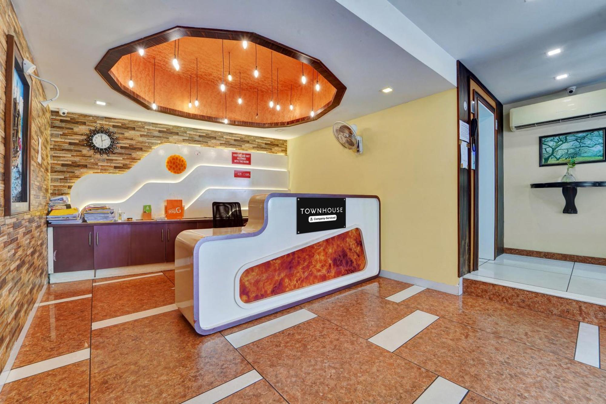 Super Townhouse Ernakulam North Hotel Kochi Bagian luar foto