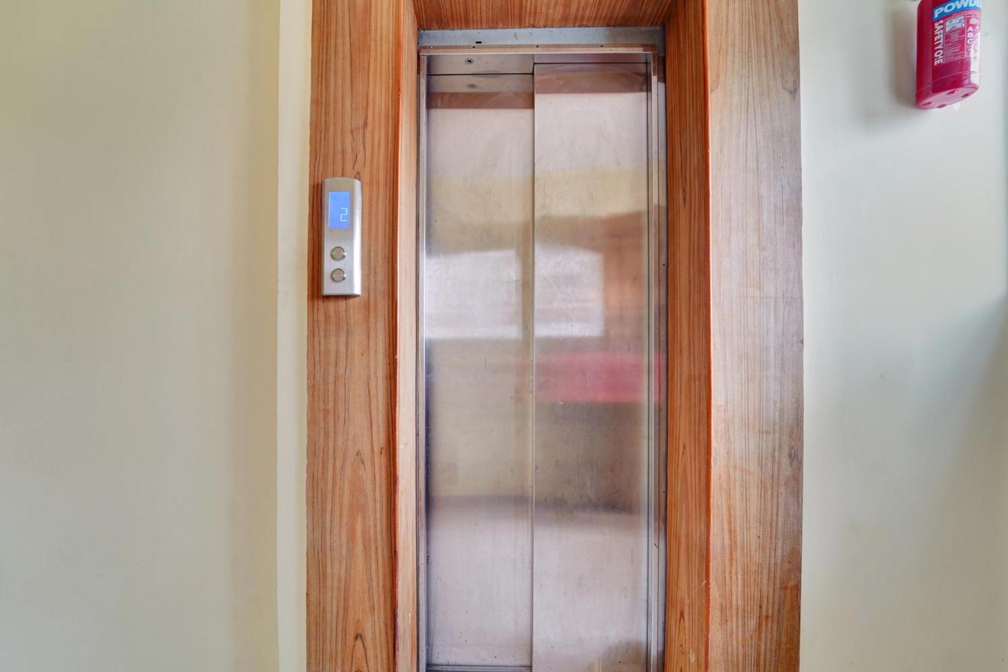 Super Townhouse Ernakulam North Hotel Kochi Bagian luar foto