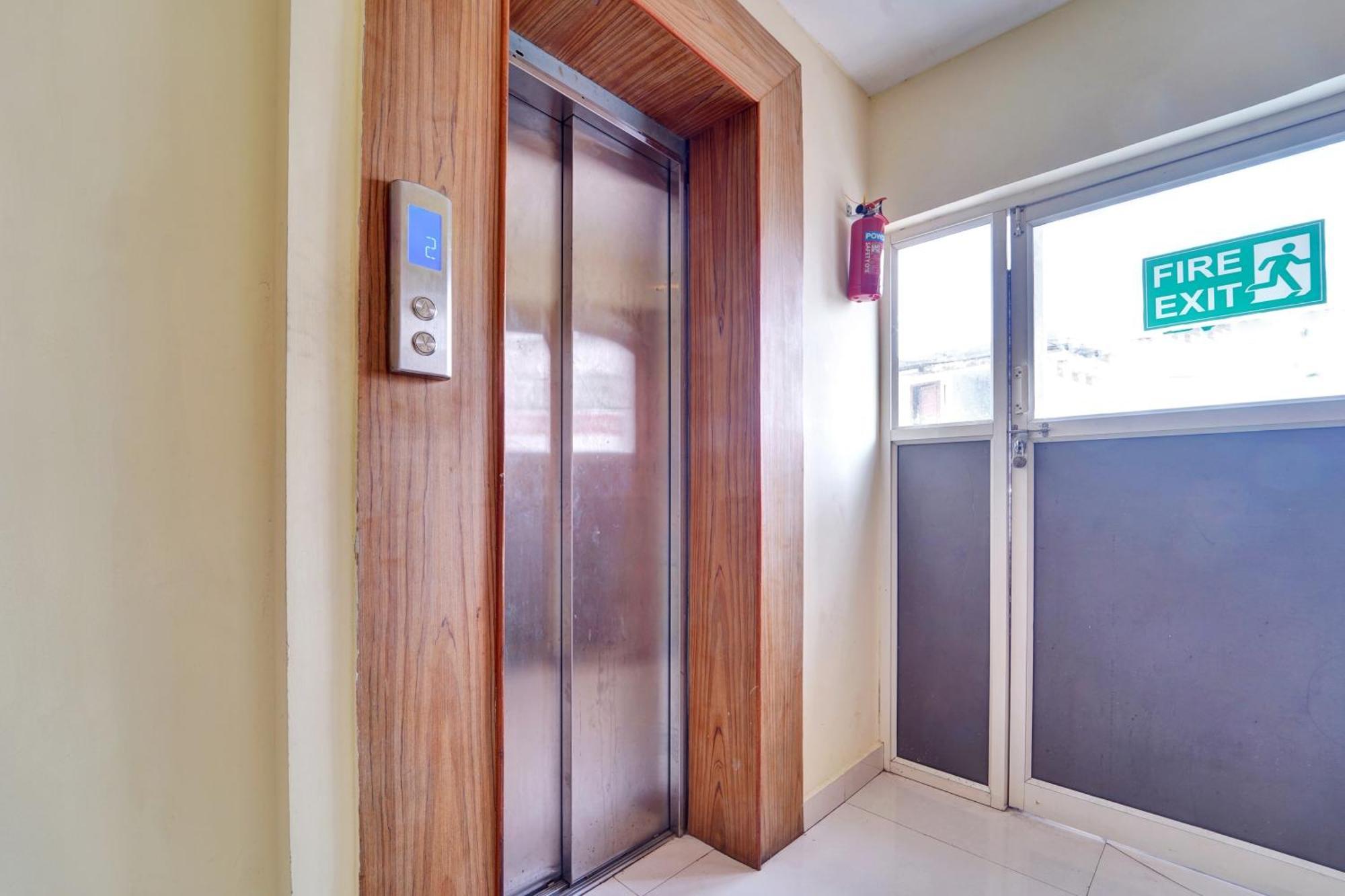 Super Townhouse Ernakulam North Hotel Kochi Bagian luar foto