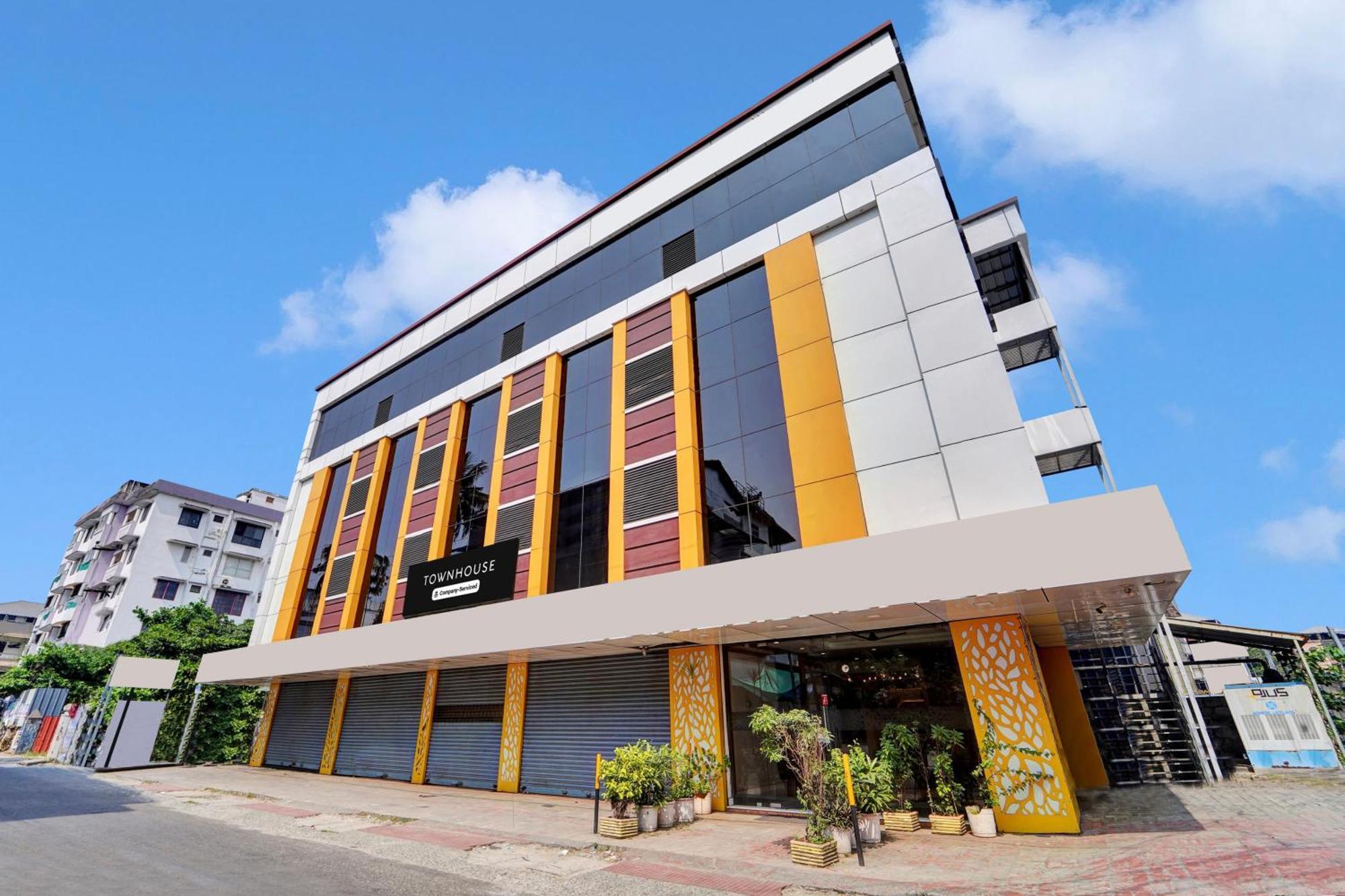 Super Townhouse Ernakulam North Hotel Kochi Bagian luar foto