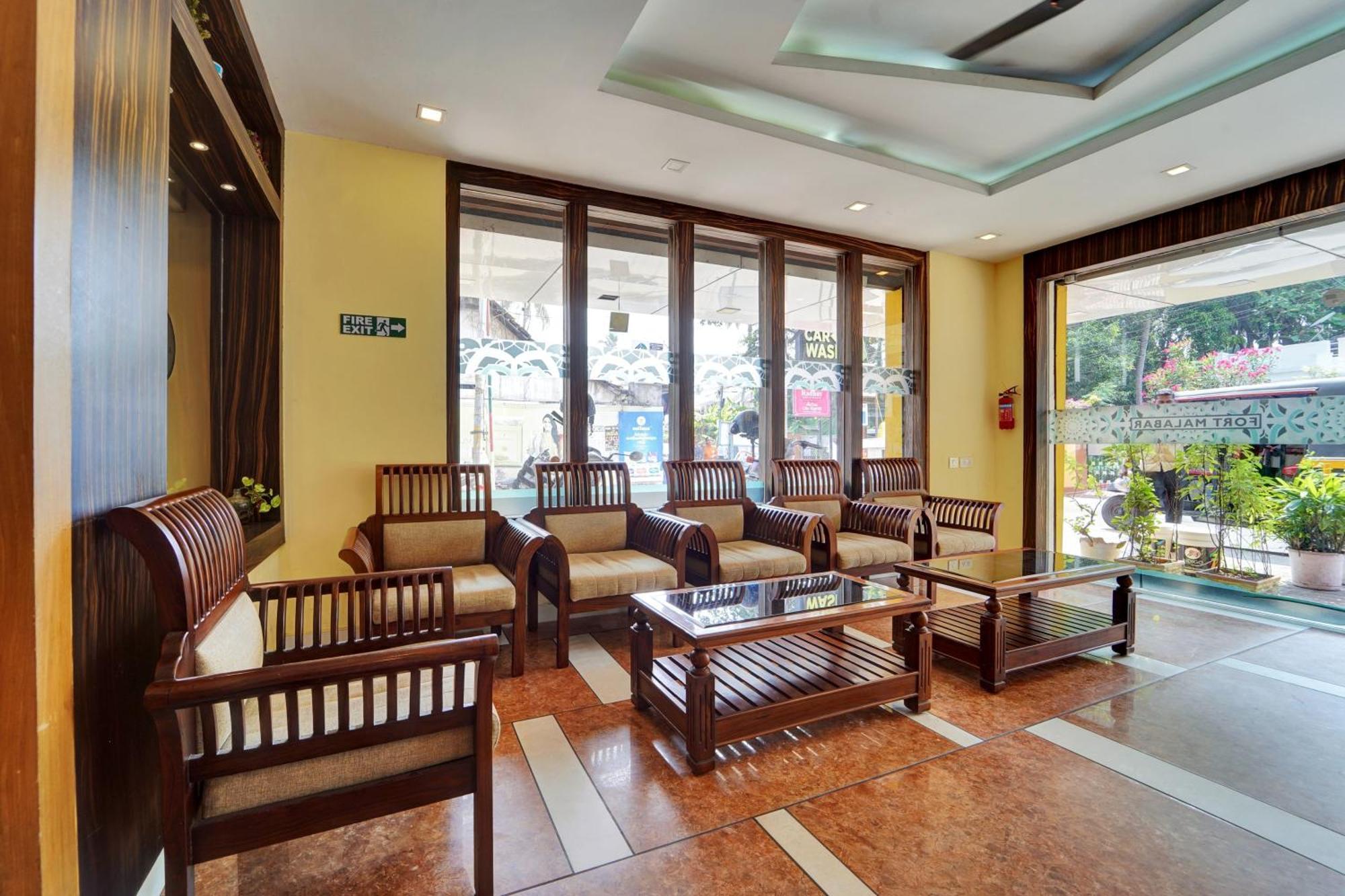 Super Townhouse Ernakulam North Hotel Kochi Bagian luar foto