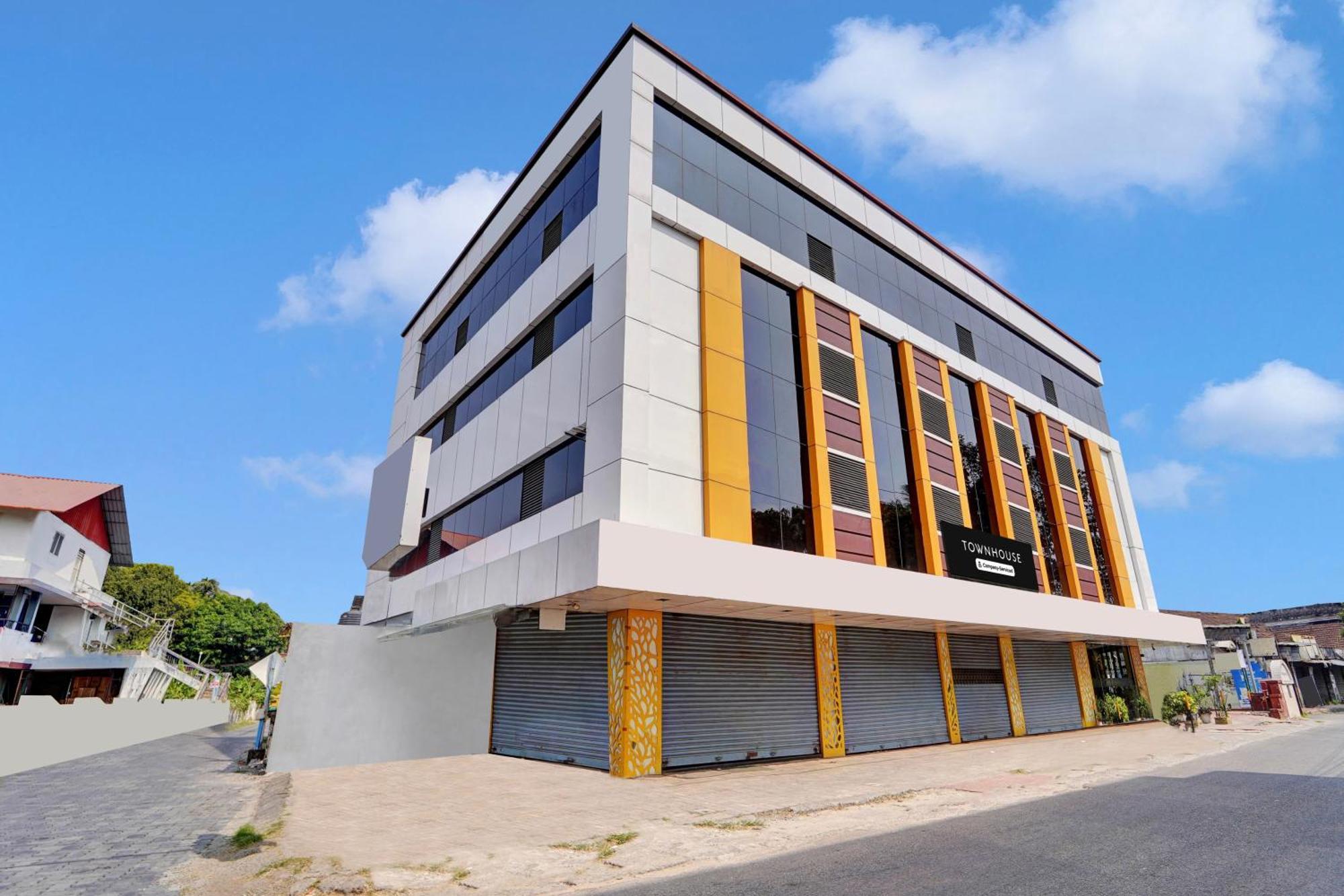 Super Townhouse Ernakulam North Hotel Kochi Bagian luar foto